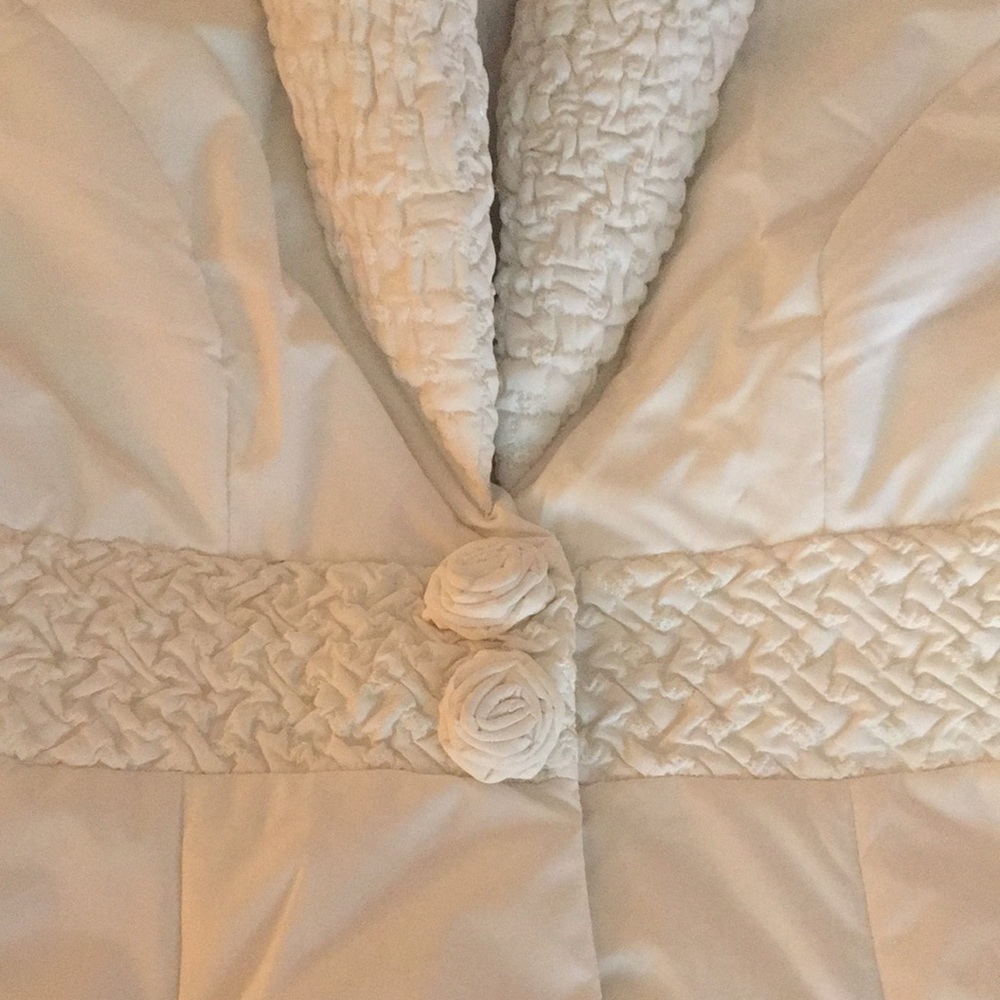 White puff jacket - Picture 2 of 4